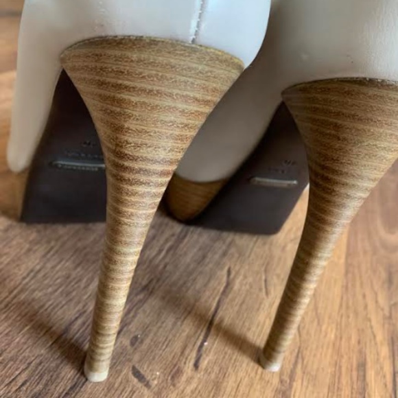 🆕 Burberry Platform Peep Toe Heels